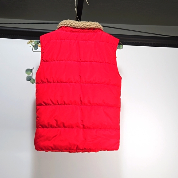 Carter's Puffer Vest. Red. Boys 5t. - Picture 4 of 7